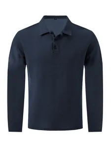 Vue détaillée d'un polo à manches longues bleu marine pour homme en tissu respirant