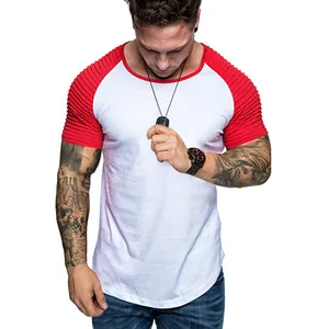 T-shirt homme coupe ajustée à manches raglan rouges texturées et corps blanc uni