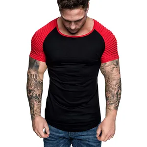 T-shirt de sport ajusté pour homme avec manches plissées rouges et corps noir mode