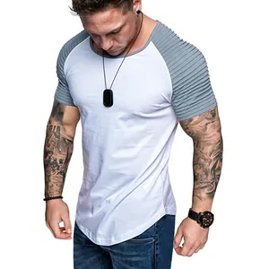 T-shirt de sport cintré pour homme avec corps blanc et manches raglan grises texturées
