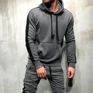 Survêtement à capuche gris pour hommes avec bandes latérales noires sportives et confortables