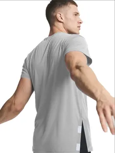 Vue arrière d'un t-shirt de récupération post-opératoire gris avec boutons pressions