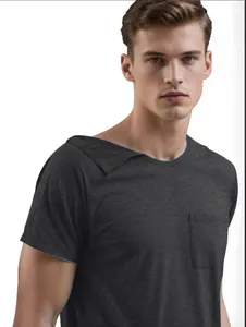 Détail du t-shirt adaptatif gris pour homme avec des boutons-pression d'épaule.