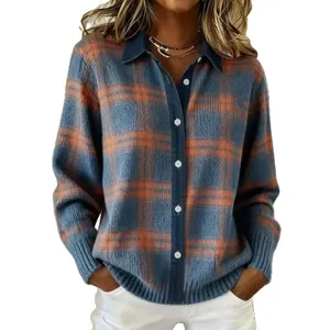 Lockere karierte Damenjacke mit Jeansrevers und Knopfleiste, langärmelige Strickjacke