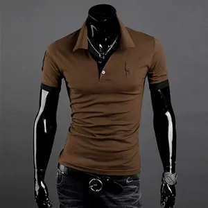Polo marron ajusté pour hommes avec finitions noires contrastées et broderie girafe