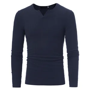 Premium Herren Langarmshirt mit V-Ausschnitt und geripptem Strickmuster in Dunkelblau