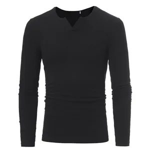 Schwarzes langärmliges Herren-T-Shirt mit V-Ausschnitt und feiner Rippenstruktur