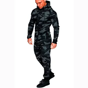 Détail de l'ensemble de survêtement à capuche camouflage gris foncé pour hommes