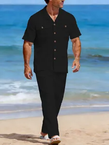 Vue détaillée d'un ensemble en lin noir pour homme avec chemise courte et pantalon