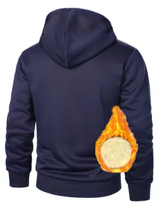 Détail de la doublure polaire chaude et épaisse d'un sweat à capuche bleu marine pour homme