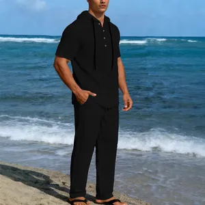 Completo casual da uomo in lino nero con maglia a maniche corte con cappuccio e pantaloni