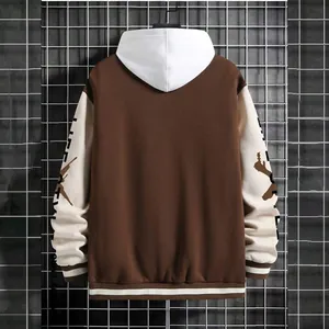 Bequeme locker geschnittene Herren-College-Jacke mit Kapuze in Braun und Creme