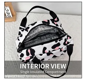 Innenansicht der isolierten Kühltasche mit rosa Leopardenmuster und Folienfutter.