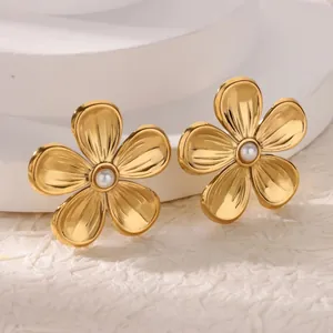 Elegant gold stainless steel five-petal daisy flower stud earrings with pearl center