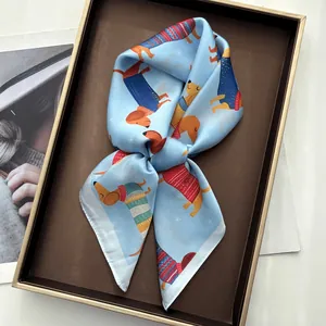 Foulard Quadrato in Raso Elegante da Donna Stampa Cane Bassotto Cartone Animato Foulard per Collo e Testa Accessorio Capelli