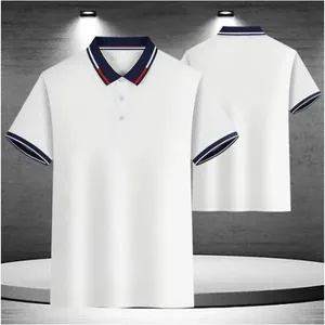 Vues de face et de dos d'un polo blanc pour hommes avec col rayé marine et rouge