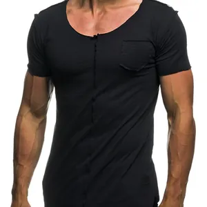 T-shirt noir cintré pour homme avec col rond et détails de bords francs élégants