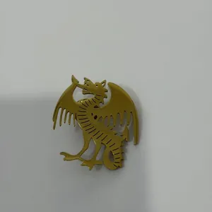 Broche dragon doré de haute qualité en acier inoxydable poli pour costumes et vestes
