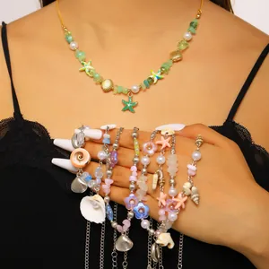 Nahaufnahme von Bohemian Meeres-Schmuck mit Muscheln, Seesternen und Perlen