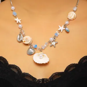 Collana boho oceano con perle, conchiglie e stelle marine per le vacanze al mare