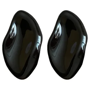 Orecchini minimalisti in smalto nero, forma ovale irregolare, con perno in argento anallergico