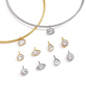 Ras de cou élégant en acier avec divers pendentifs en zircon en or et argent