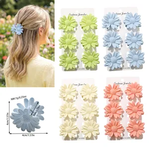 Detailed view of colorful daisy hair clips with dimensions and model demonstration.