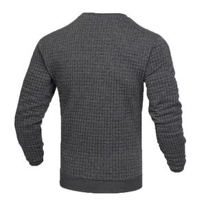 Vue arrière détaillée d'un sweat-shirt à col rond en maille gaufrée gris foncé
