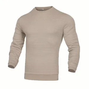 Détail du sweat-shirt en maille gaufrée beige pour hommes avec motif jacquard