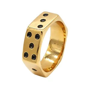 Bague dé pour homme en acier titane doré avec un design hexagonal