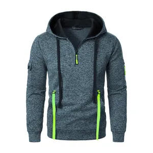 Felpa grigia mélange con cappuccio uomo, mezza zip, accenti giallo neon e tasche