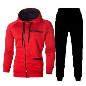Tuta sportiva da uomo in due pezzi con giacca rossa con cappuccio e pantaloni neri