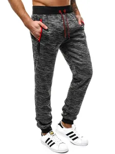 Détail du pantalon de jogging chiné pour homme avec poches zippées rouges et taille