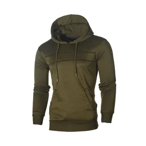 Stilvoller Herren-Kapuzenpullover in Olivgrün mit Kordelzug und Ziernähten vorn.