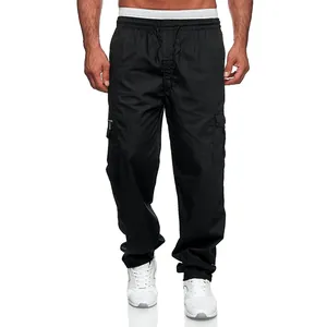 Pantaloni cargo neri da uomo con tasche multiple e una comoda coulisse regolabile