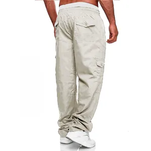Pantaloni cargo uomo vestibilità comoda con tasche multiple, vista posteriore beige