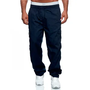 Pantaloni cargo blu scuro da uomo con gamba dritta e tasche multiple per l'esterno