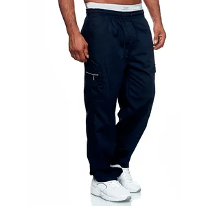 Vista dettagliata dei pantaloni cargo blu scuro da uomo con tasche multiple