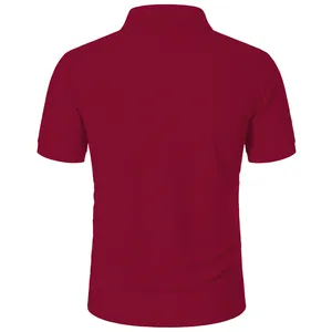 Vue arrière d'un polo à manches courtes bordeaux minimaliste et classique pour homme