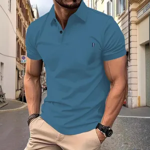Polo bleu tendance à manches courtes pour hommes avec col à revers et ruban