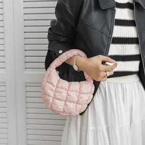 Elegante borsa a mano rosa trapuntata a nuvola per donna con morbida imbottitura in cotone