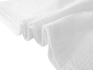 Gros plan sur un tissu en soie glacée blanc à maille gaufrée avec texture respirante
