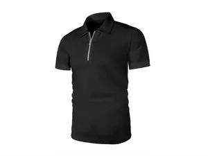 Vue détaillée du polo en maille noire pour hommes avec col zippé et tissu texturé