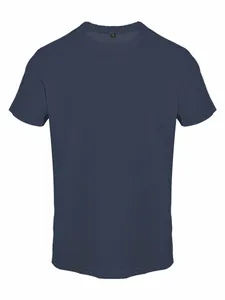 Nahaufnahme des dunkelblauen Herren-T-Shirts aus Eisseide mit Waffelstruktur