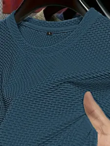 Nahaufnahme der atmungsaktiven blaugrünen Eisseiden-T-Shirt-Stoffstruktur