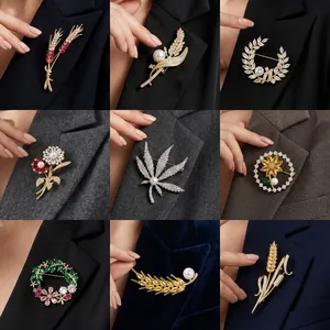 Spilla a Forma di Fiore in Lega di Lusso con Strass e Perle per Donna Spilla da Balia in Cristallo per Abito Matrimonio Gioiello