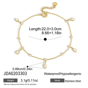 Tobillera de acero inoxidable chapada en oro de 18k con dijes de circonita cúbica