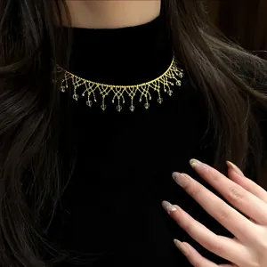 Elegante gouden kant choker ketting met delicate kristallen kwastjes voor dames