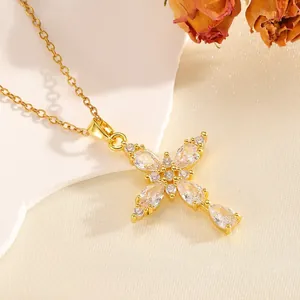 Élégant collier en acier titane doré avec pendentif en forme de croix en zircon pour femme