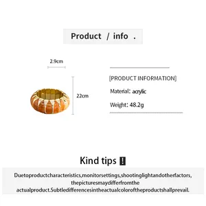 Detailweergave van de oranje acrylhars armband met afmetingen en materiaalspecificaties.